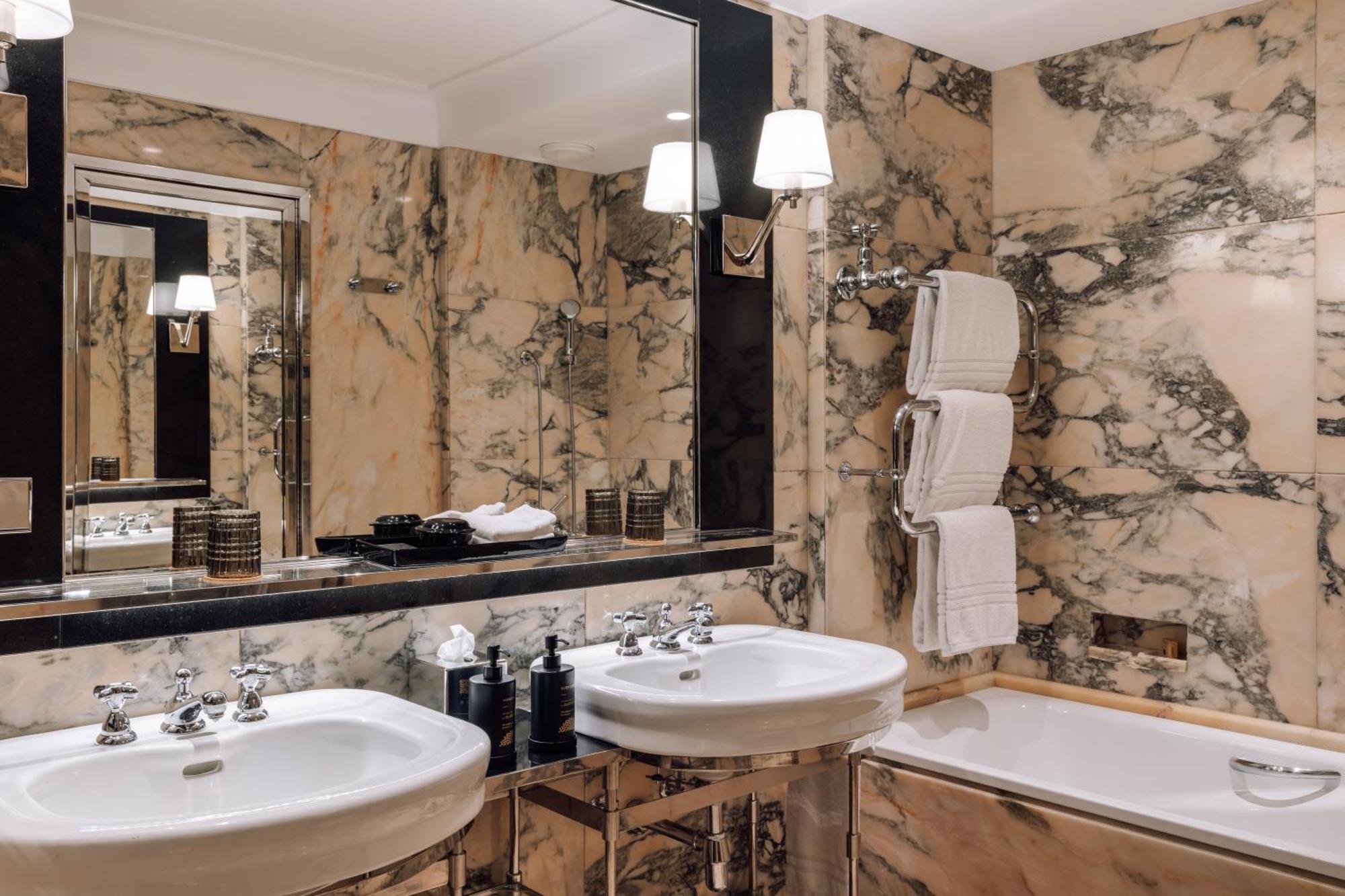 Four Seasons Ritz Hotel 5*